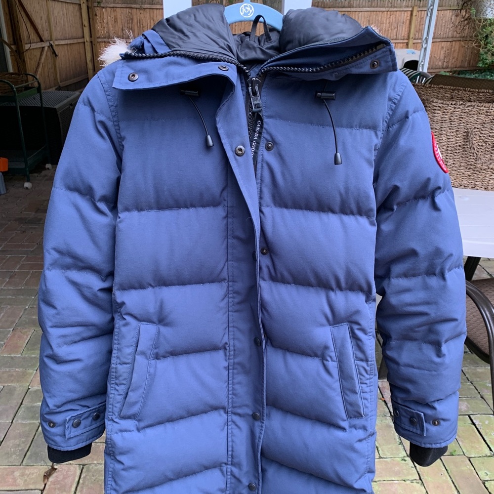 Canada Goode Shelburne Parka in Small in Blue